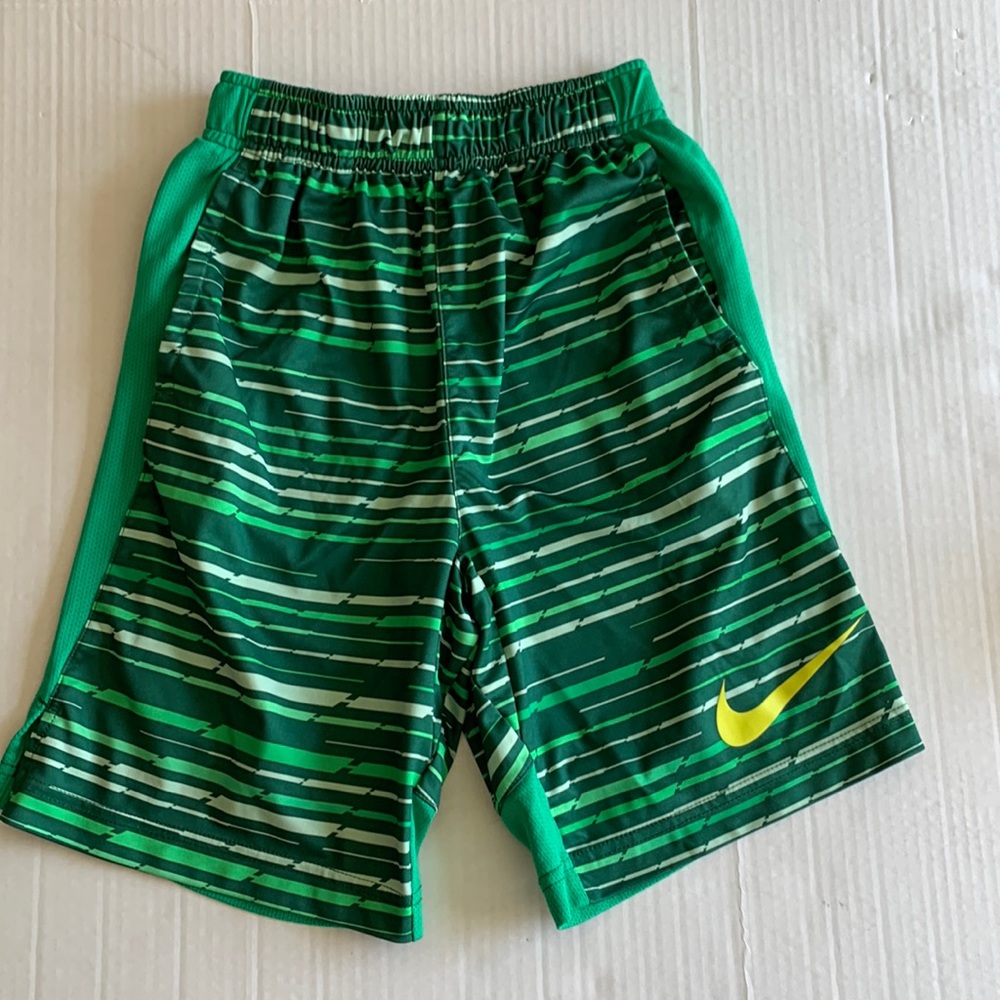 Boy Nike M 10 12 Athletic Shorts Dri fit